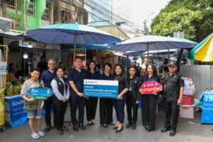 ธนาคารกรุงเทพ ร่วมหนุนจัดระเบียบร้านค้าซอยละลายทรัพย์  มอบร่มพร้อมป้ายประชาสัมพันธ์ 100 ชุด อำนวยความสะดวก เสริมภาพลักษณ์ท่องเที่ยว