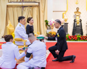 ไทยประกันชีวิต รับพระราชทานโล่ที่ระลึก ในฐานะองค์กรผู้ทำคุณประโยชน์